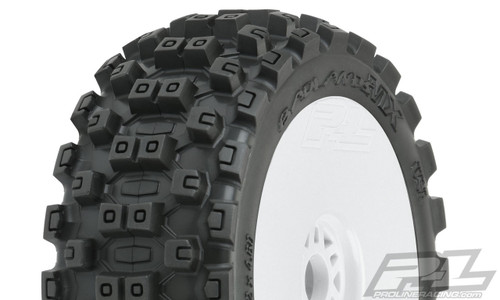 Pro-Line Badlands MX M2 på Vit Fälg 1/8 Buggy (2)