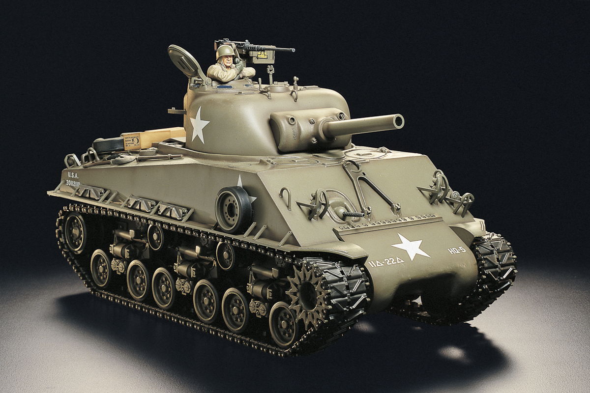 Tamiya 56014 1/16 R/C M4 Sherman 105mm Howitzer Full-Option Kit