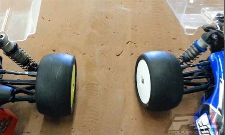 Pro-Line Prime 2.2 M4 Slicks bak (2) - 2