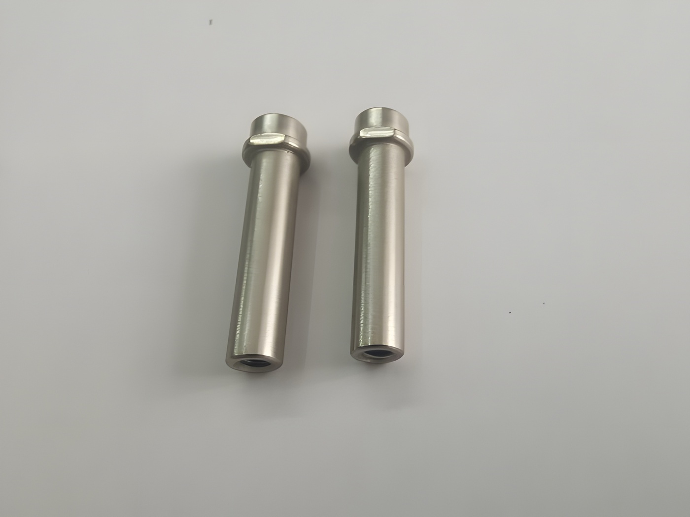 WLToys Steering Column Post 7x30.1mm (2)