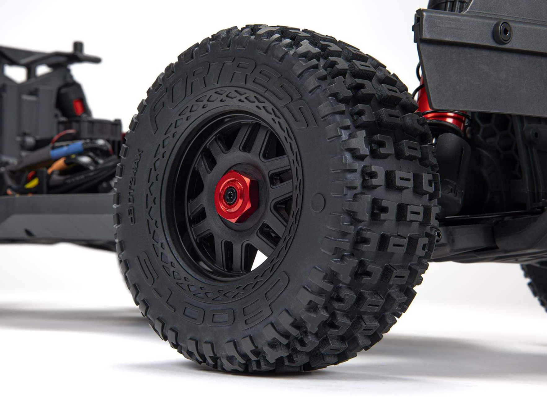 Arrma 1/8 MOJAVE 4S 4X4 RTR Bortstlös Desert Truck, Vit/Röd - 13