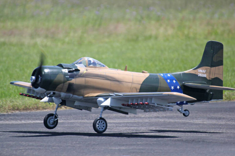 Seagull Skyraider Camo 35-60cc Bensin 2.15m ARF