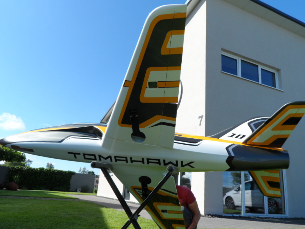 Tomahawk Futura 1.9m E Yellow Combo Retracts - 3