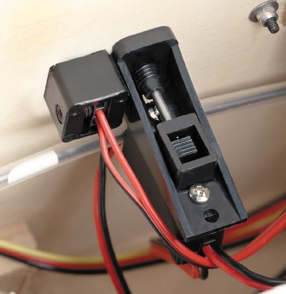 Du-Bro 207 Strömbrytarfäste med ladduttag - 5