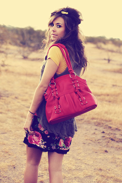 Lola - Red - 6