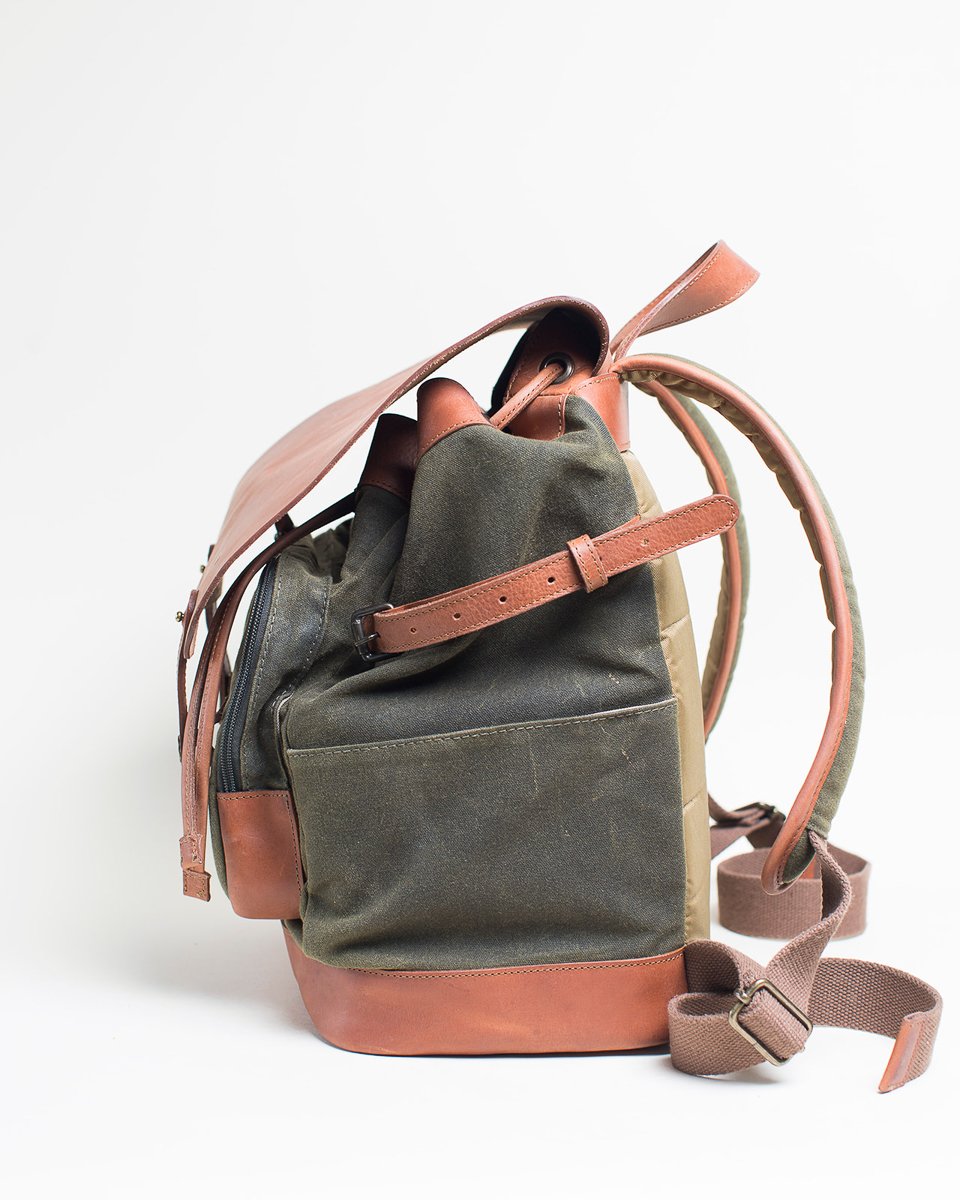 Kelly Moore Pilot backpack display picture 3