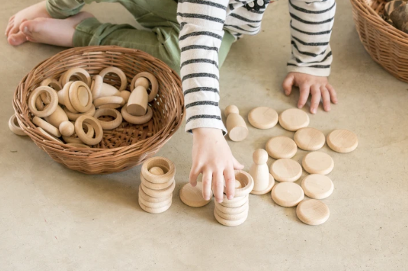 Nins figurer, ringar och mynt natur - 4
