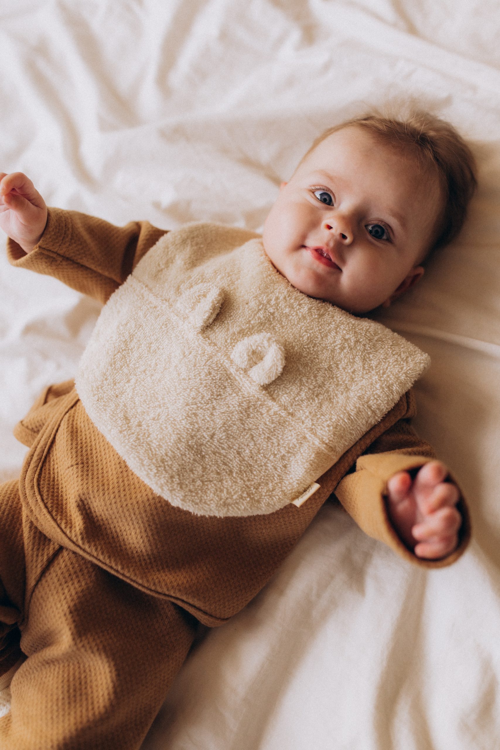 Haklapp med öron beige WS - 3