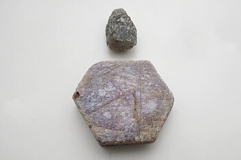 Korundkristaller; (1st rubin + 1st safir)