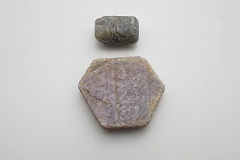 Korundkristaller; (1st rubin + 1st safir)