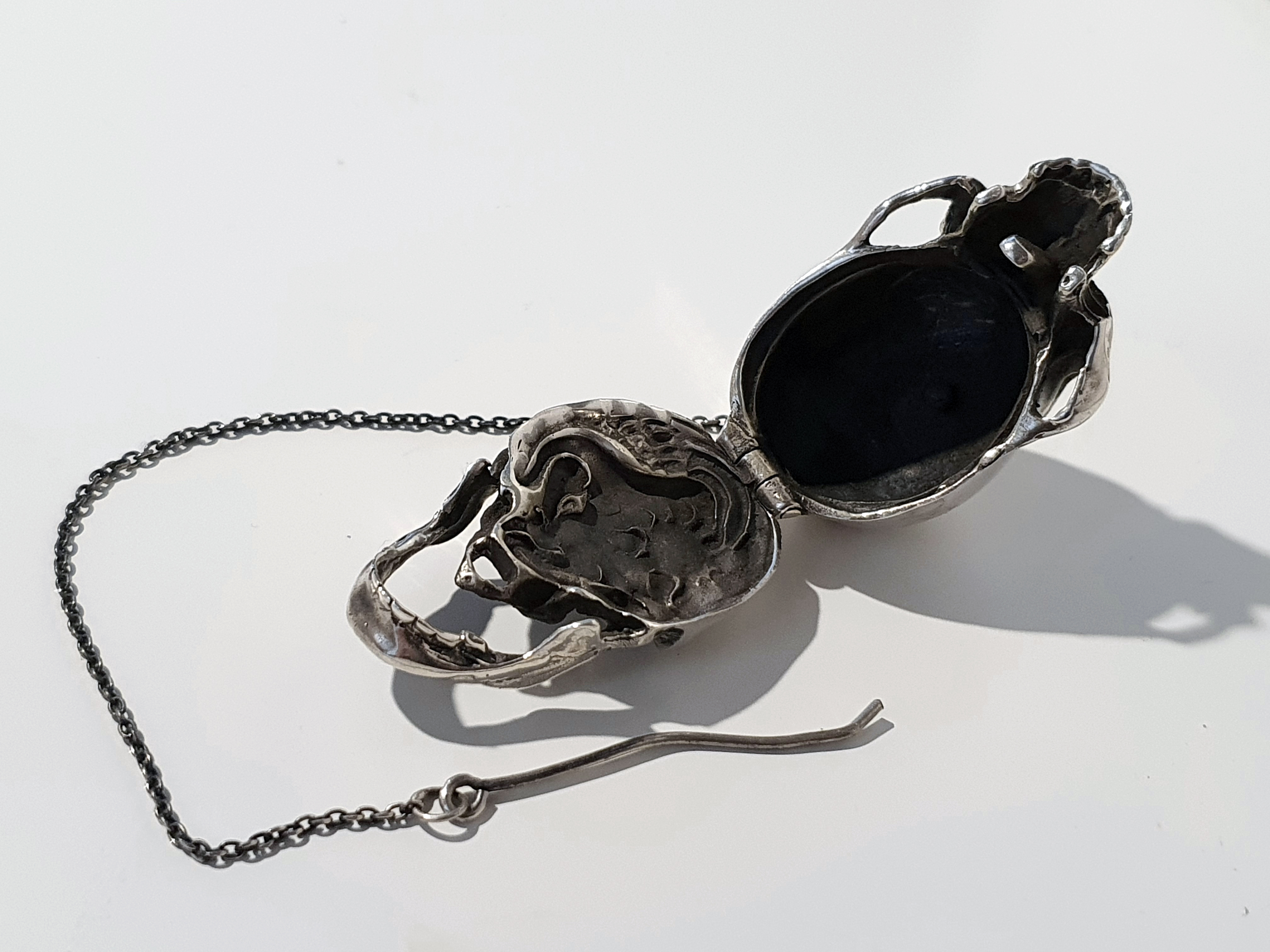 Döskalle hänge ca. 42 x 26mm, öppningsbar gömma, oxiderat 925-silver - 2