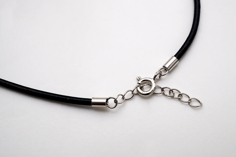 Läderhalsring 2mm svart 42,5+2,5= 45cm 925-silver