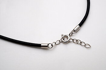 Läderhalsring 2mm svart 42,5+2,5= 45cm 925-silver