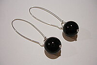 JOD Bubbles: Onyx, örhängen på lång krok, 925-silver