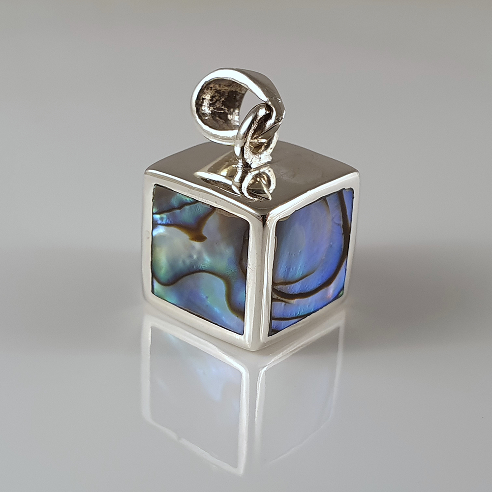 Kub ca. 11mm med abalone, hänge 925-silver