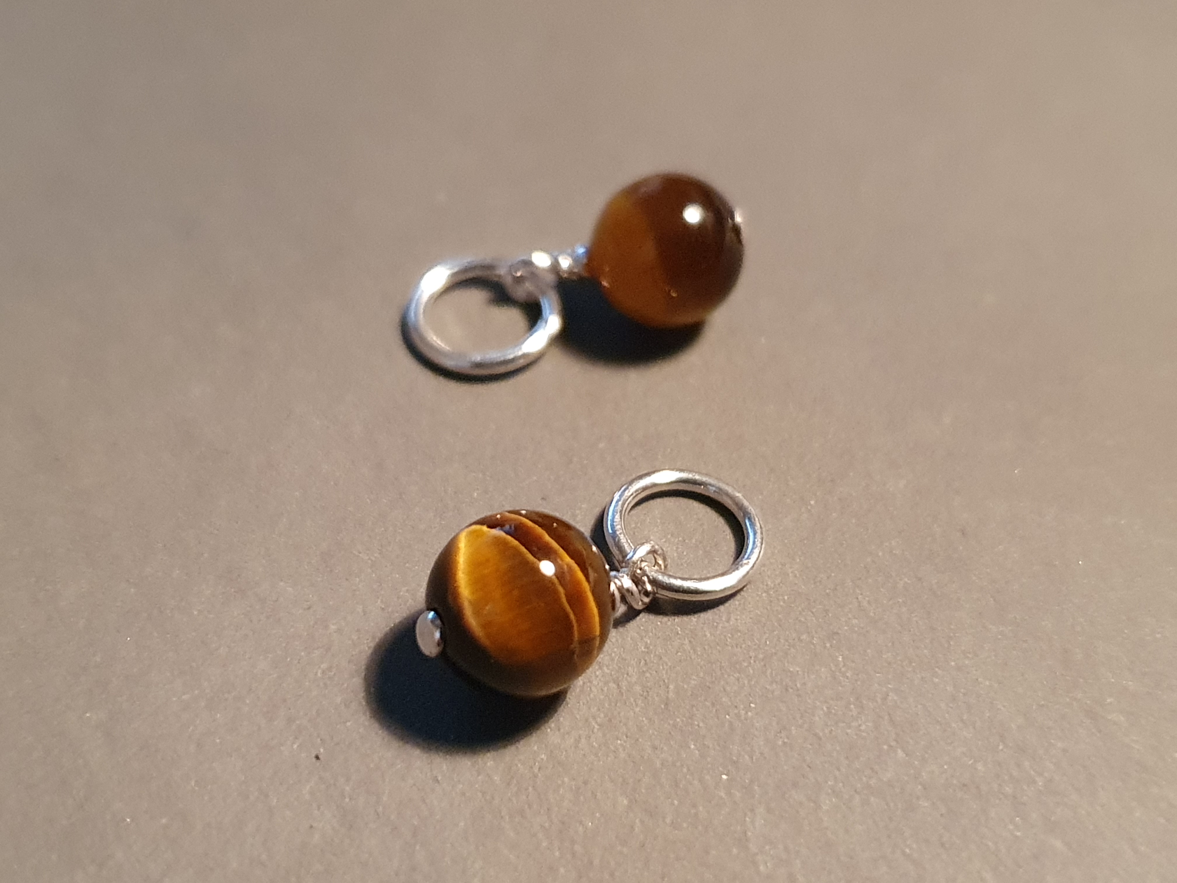 Tigeröga rund ca. 6mm hänge 925-silver ( månadssten november)
