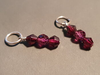 Granater fasetterade tot. längd ca. 8mm hänge 925-silver