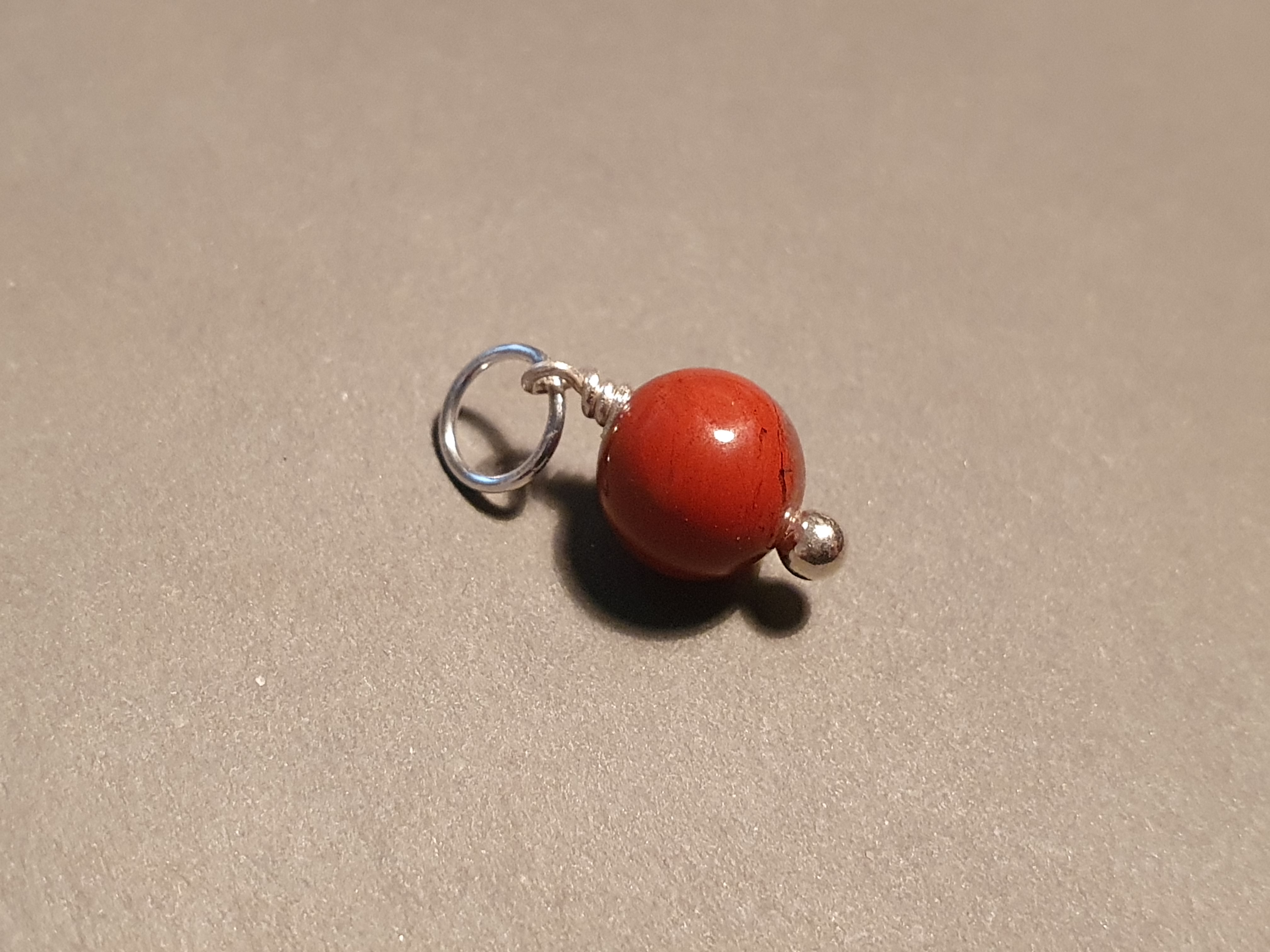 Röd jaspis ca. 6mm hänge 925-silver