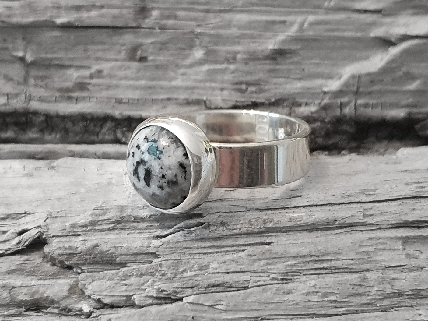 Ring granit 10mm rund cab. ringskena stlk. 53, 925-silver