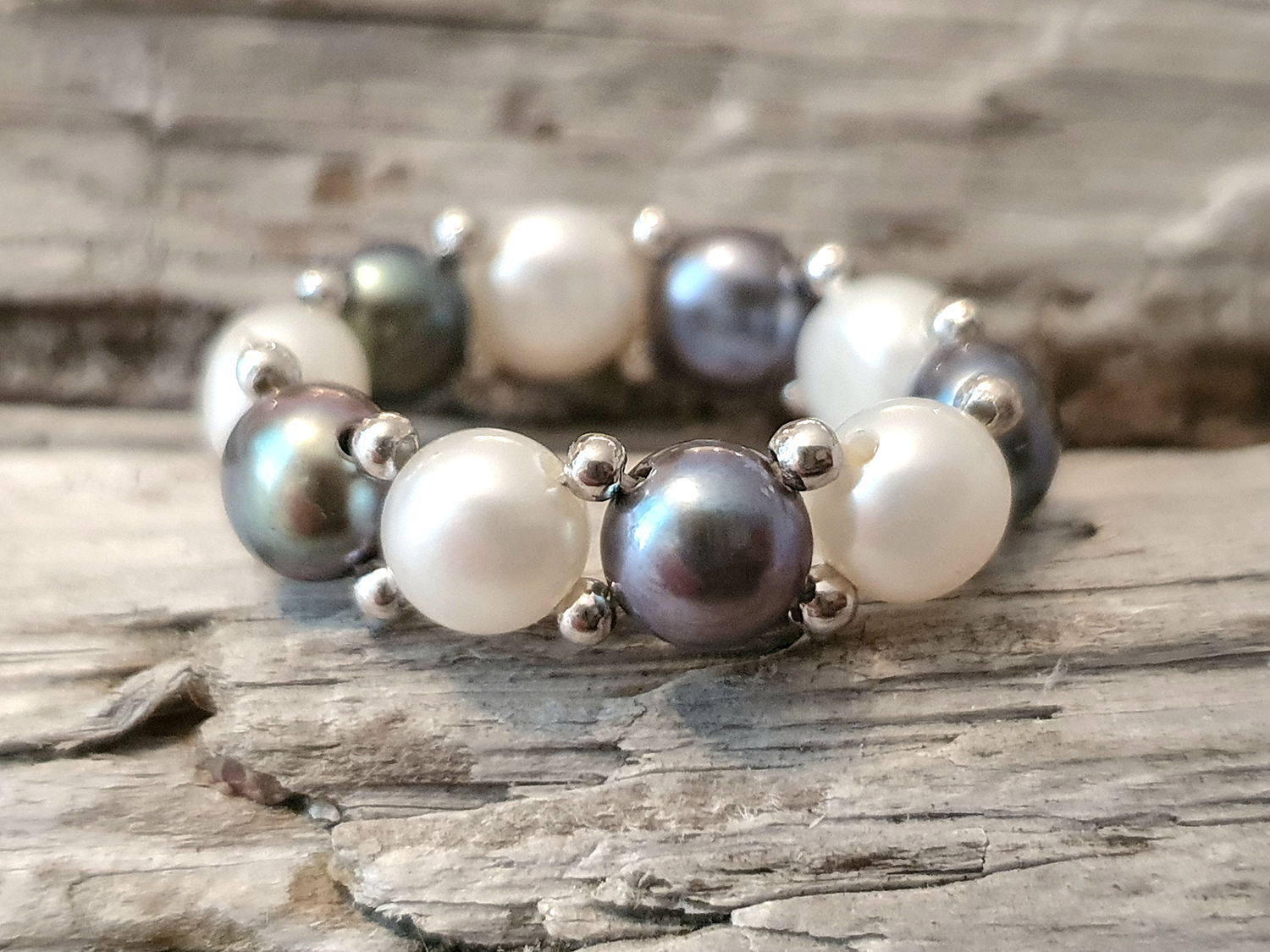 Pearl ring cultured freshwater pearls white and dyed. peacock, beads in 925 silver