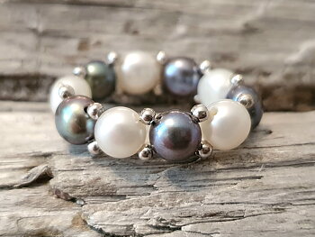 Pearl ring cultured freshwater pearls white and dyed. peacock, beads in 925 silver