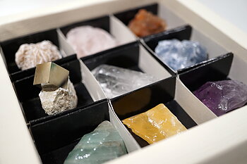 Mineralcollection in box