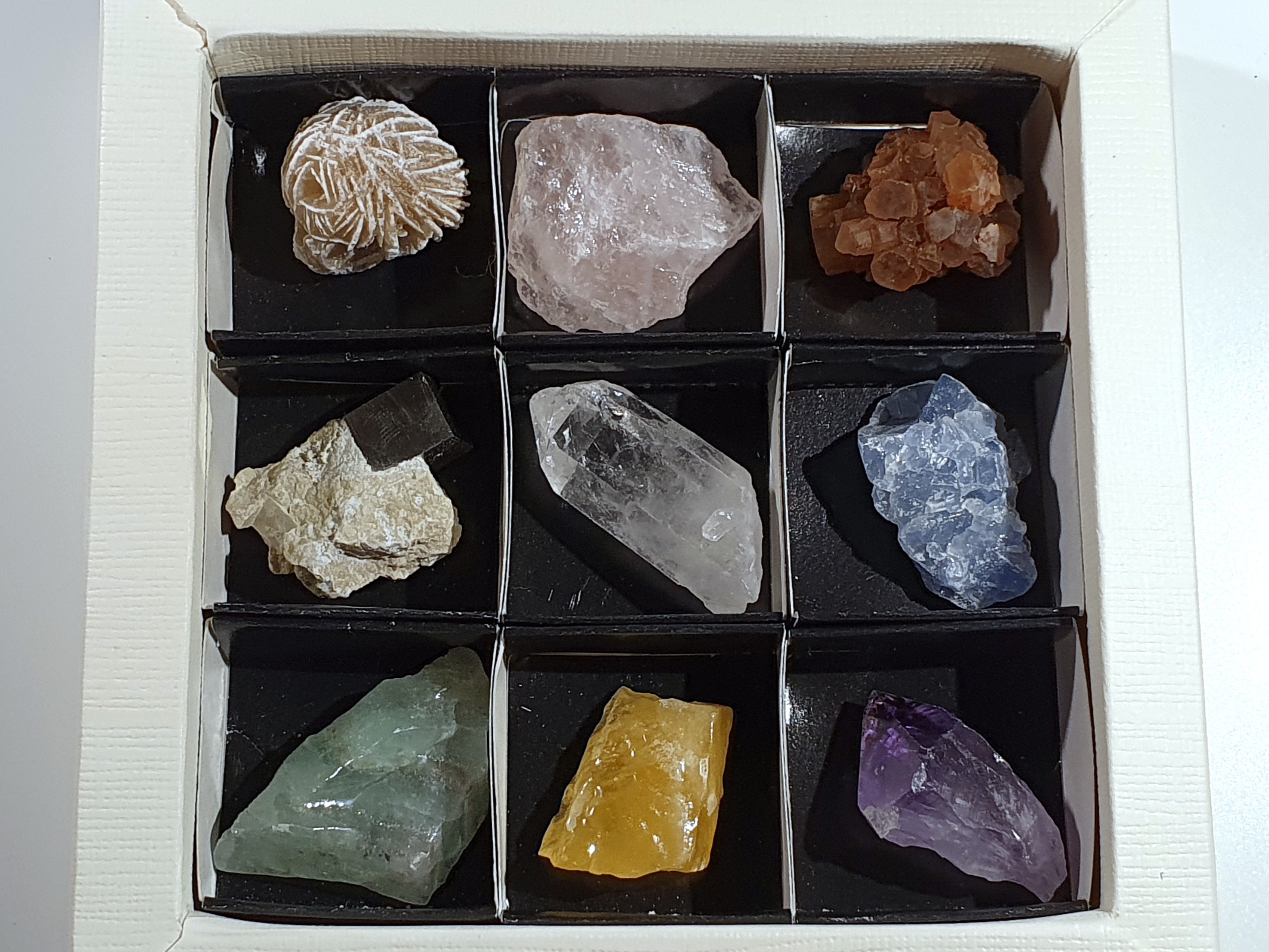 Mineralcollection in box - 2