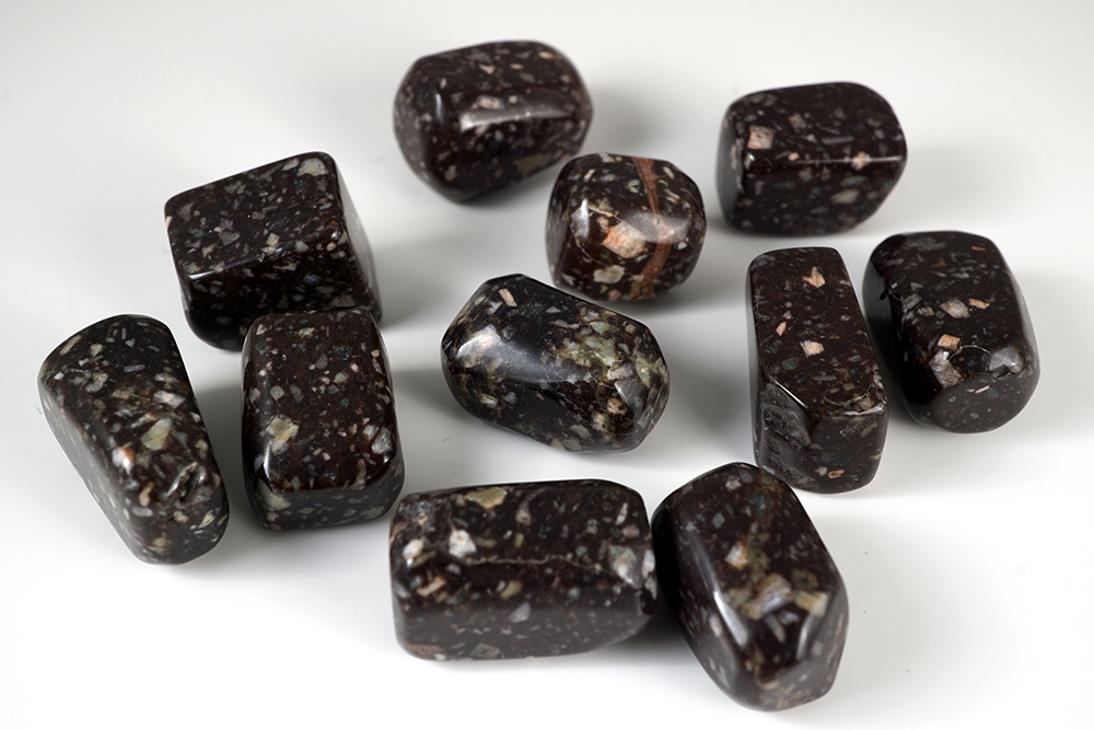 Polished pieces of Porphyry Älvdalen, (Dalarna) Stlk sides ca. 6-16mm. Piece