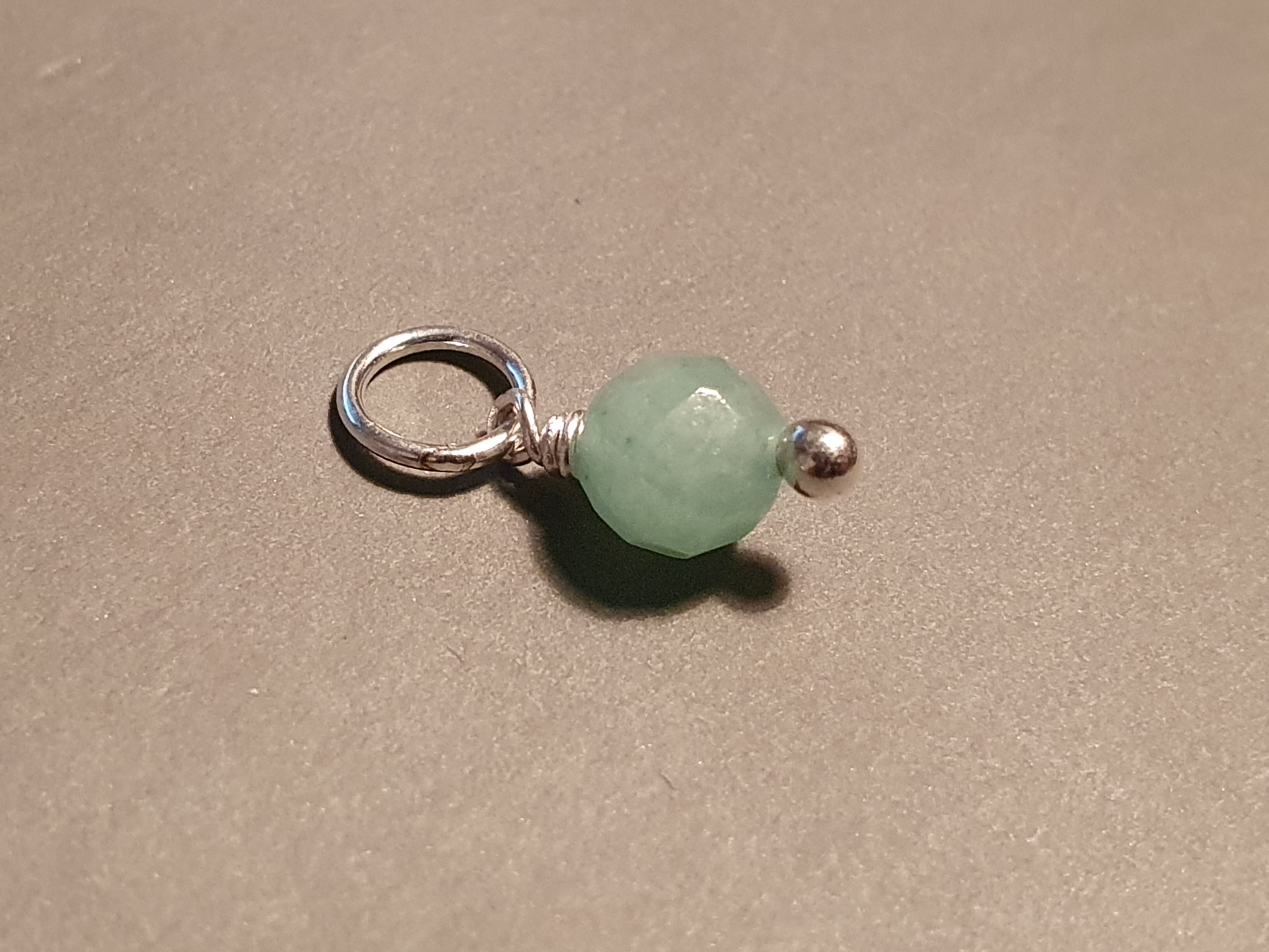 Aventurin fasetterad ca. 6mm hänge  925-silver ( månadssten augusti )