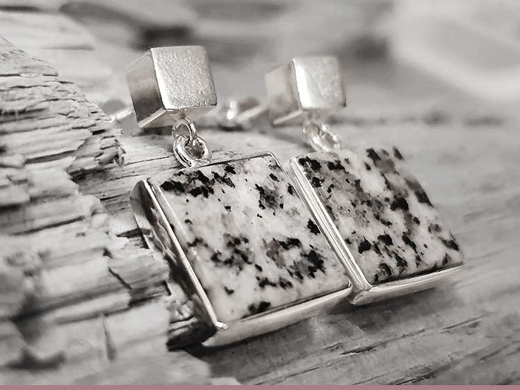 Silversmycken med granit från Stockholmsområdet