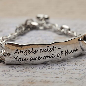 Pearls for Girls. Silverpläterat armband med textplatta