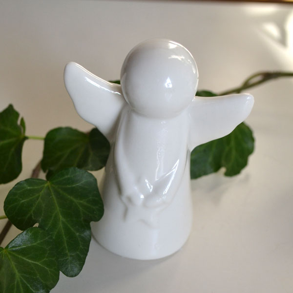 Liten ängel med stjärna