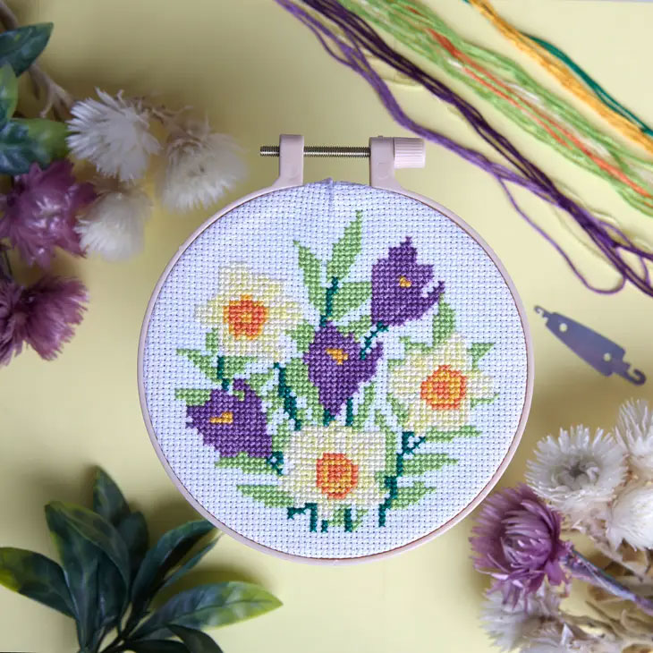 Broderikit - Påskliljor och krokus