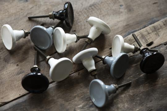 Knopp - svart keramik
