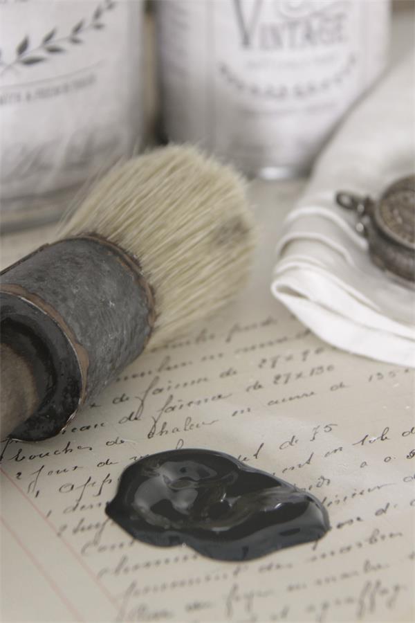 Vintage Paint - Black Velvet