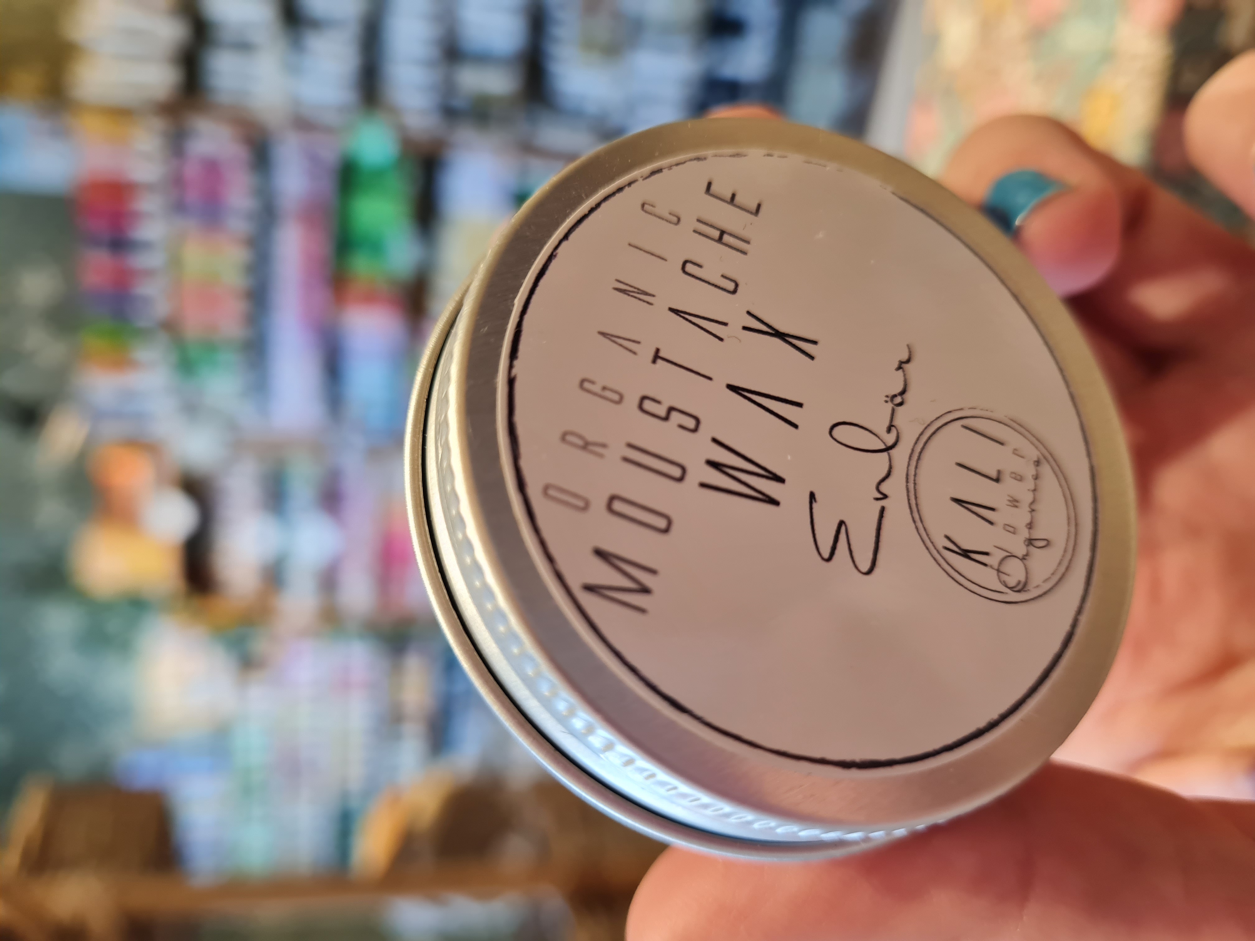 Mustaschvax - Enbär Tall eko 30ml Kaliflower Organics
