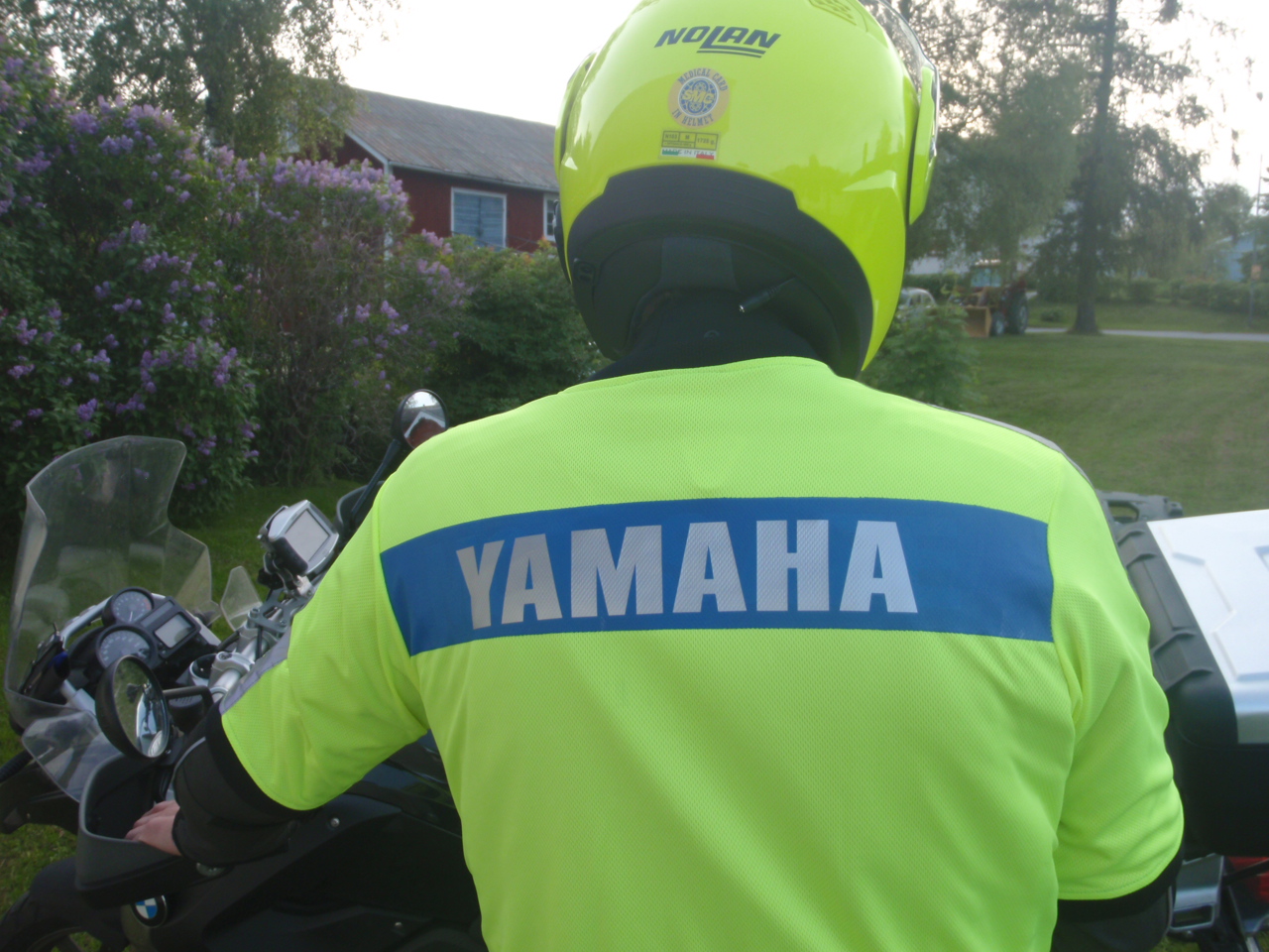 MC-väst, text YAMAHA