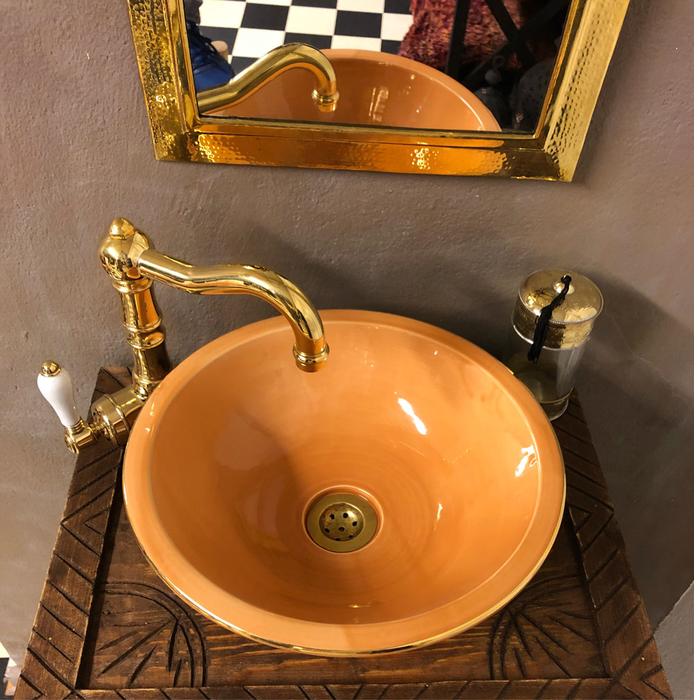 Nude gold- enfärgat med guldkant