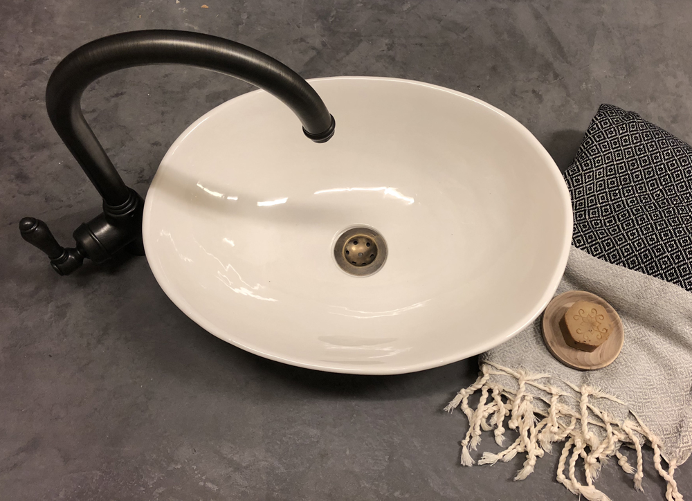 Marockanskt keramikhandfat oval white
