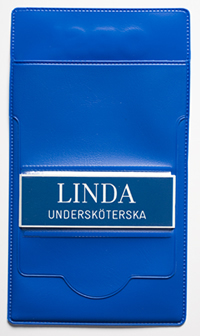 Namnskylt 311 blå/vit, blå pennficka