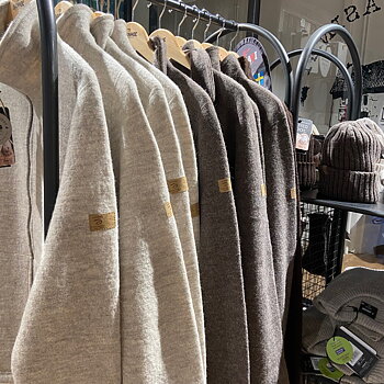 Ivanhoes tröja NLS SAP Full Zip  i Björk färgen.