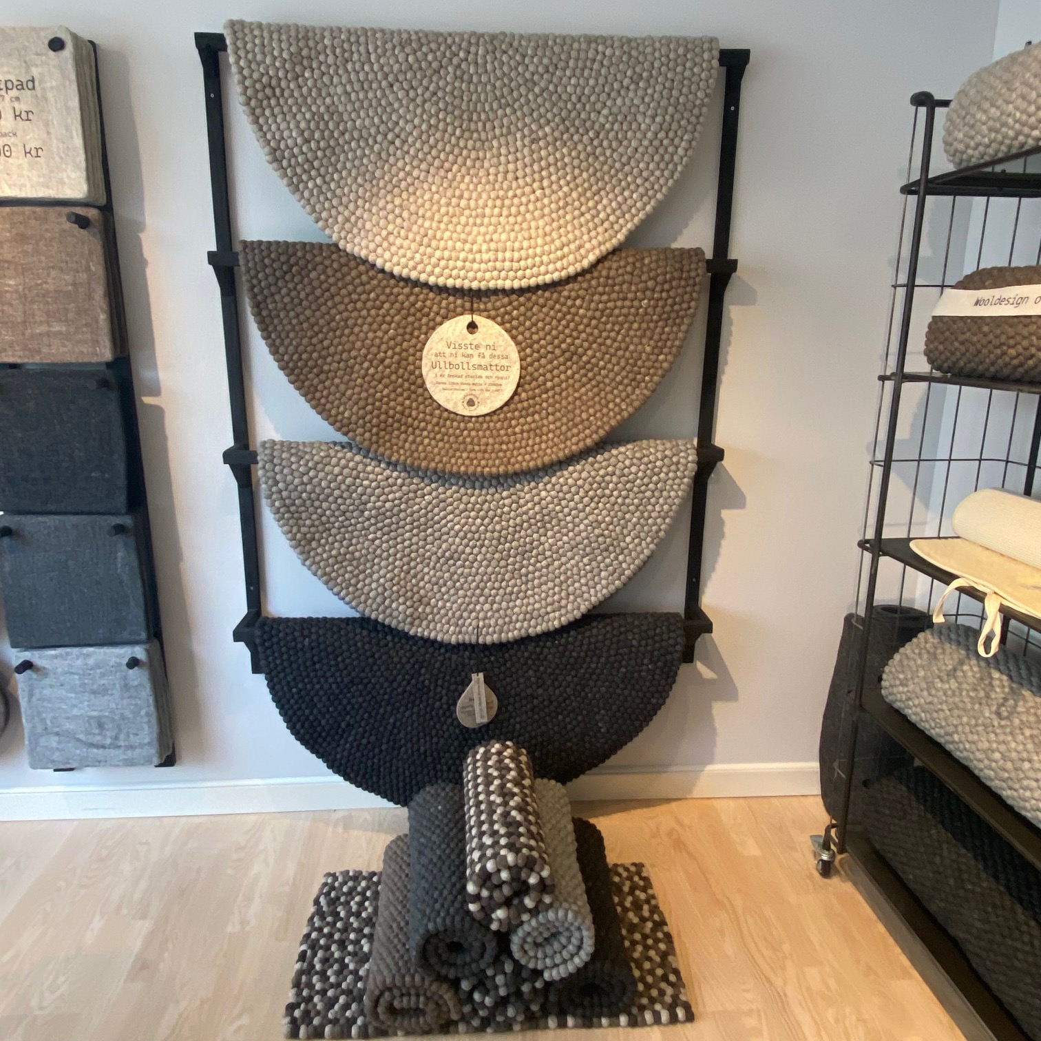 Ullmatta av bollar 80cm i flera färger - 8