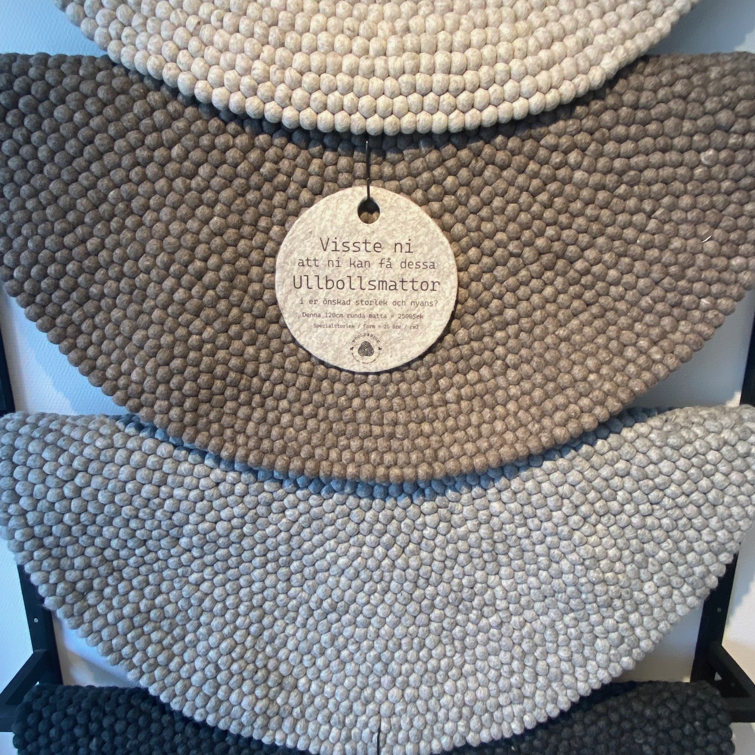 Ullmatta av bollar 80cm i flera färger - 9