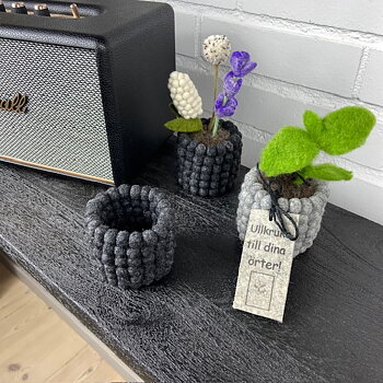 Mini Kruka / Behållare av Ullbollar i Ljusgrått