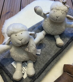 Newborn Gift Set Baby - White sheepskin • dunderWOOL Blanket • Slippers