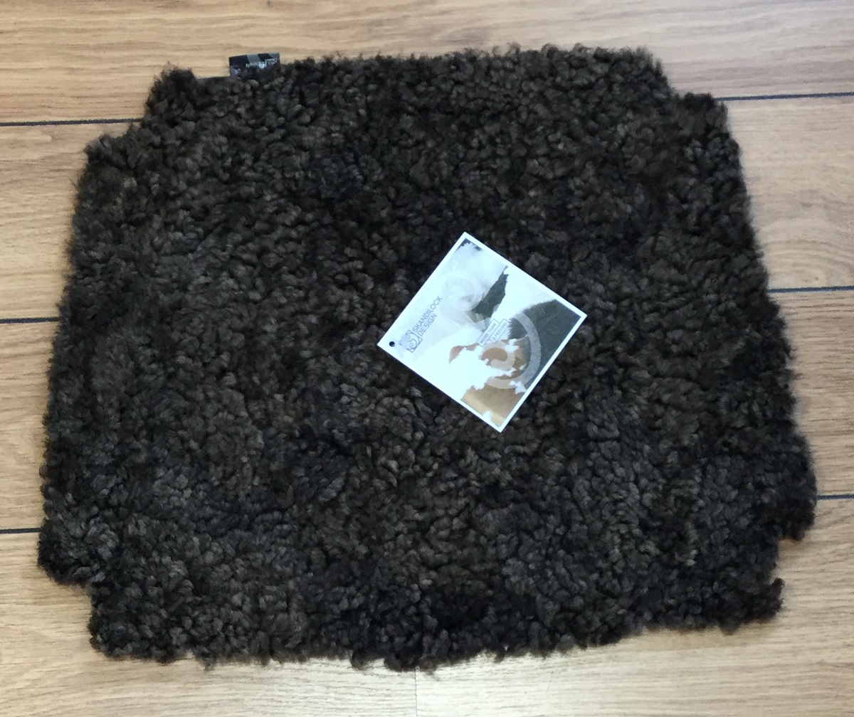 Dark brown sheepskin cushion for Y chair - 3
