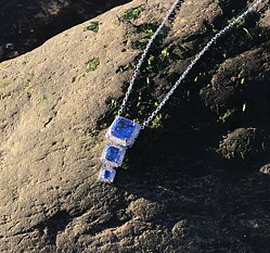 Square "Ocean Blue" halsband