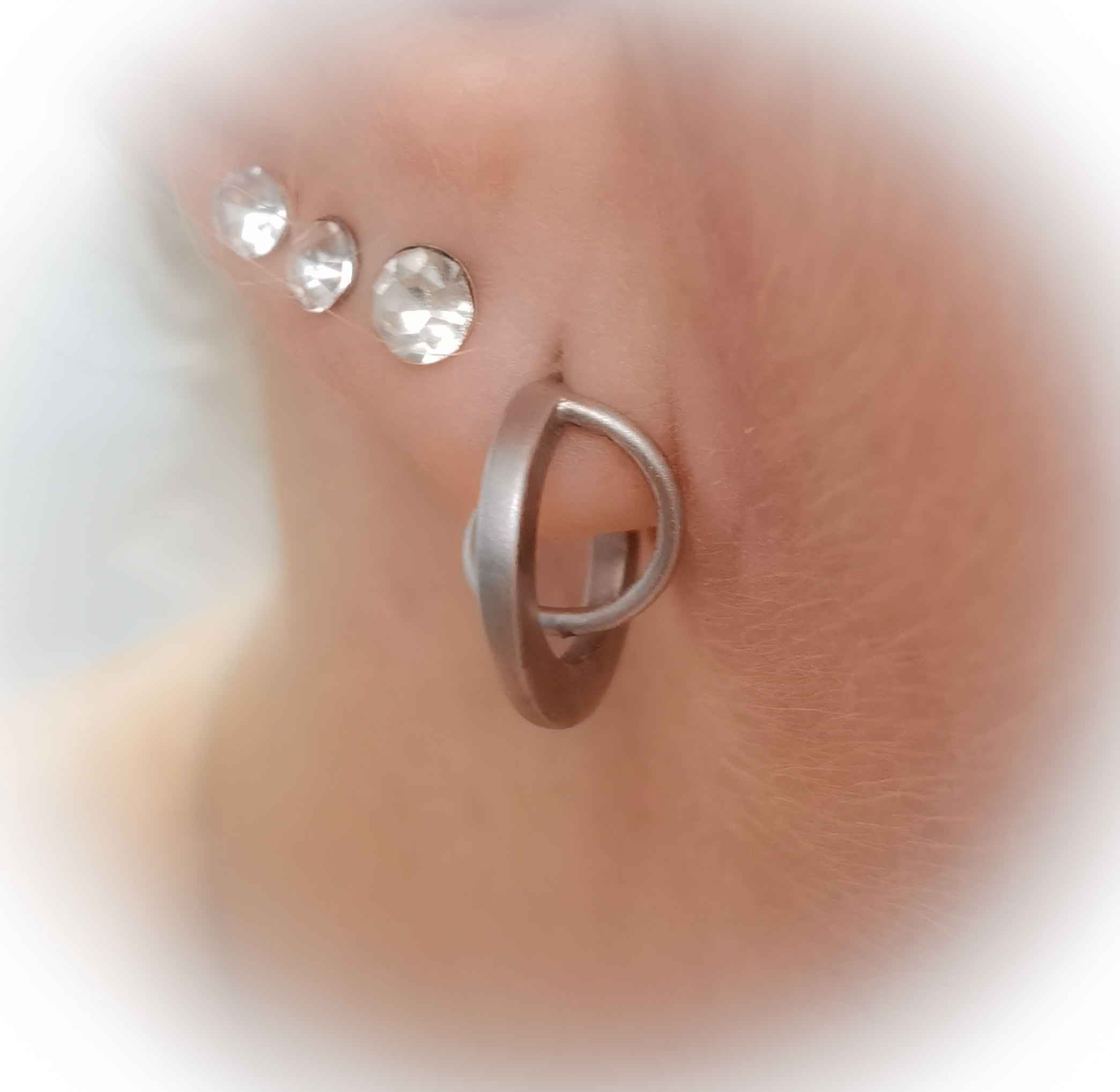 Earrings twist