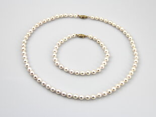 Set aus Akoya-Perlen mit Goldverschlüssen 5.5–6 mm