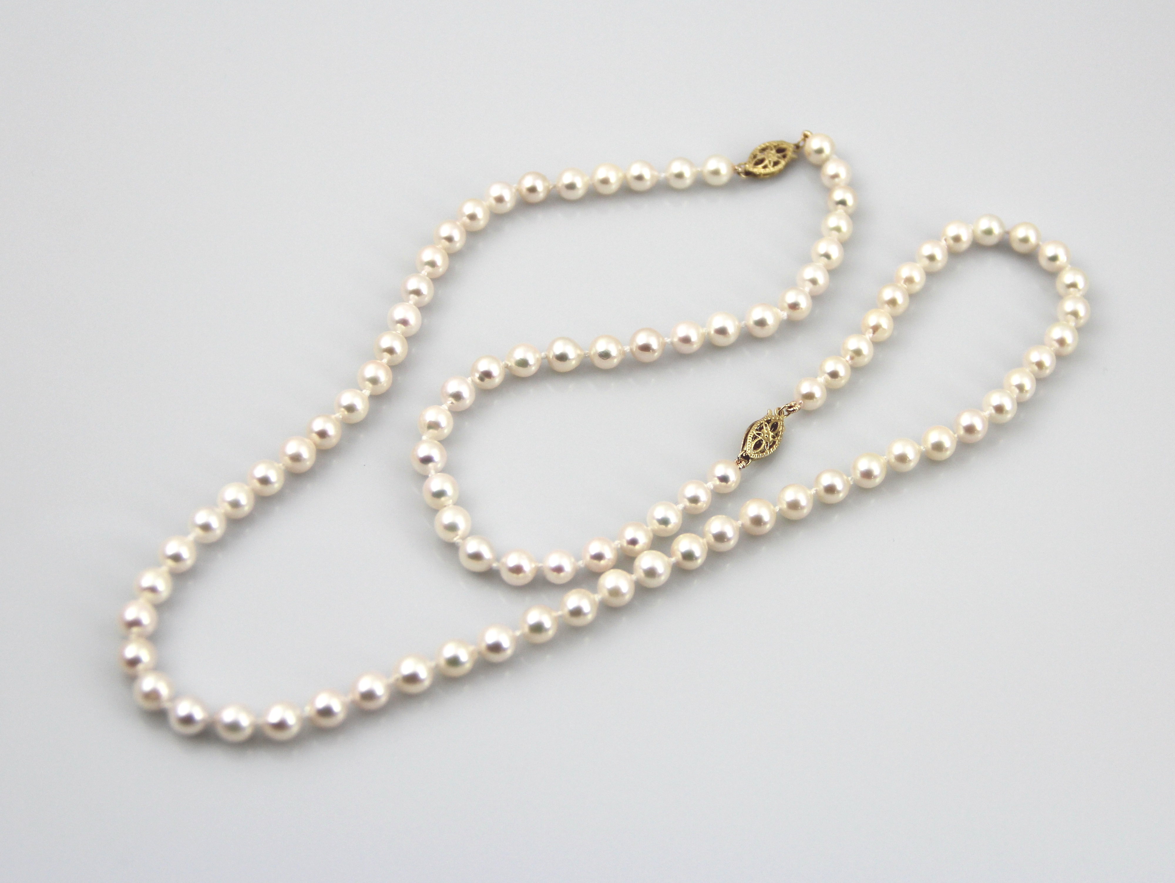 Set aus Akoya-Perlen mit Goldverschlüssen 5.5–6 mm - 7